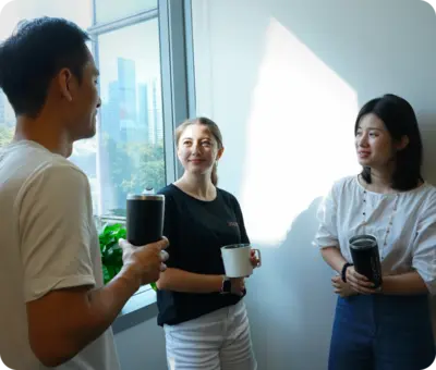 Clientes felices comentando su experiencia de importación con JoomPro